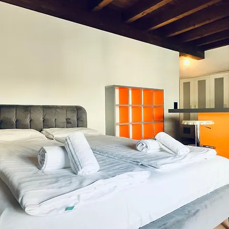 By Lr - Self Check In Apartmanhotel *