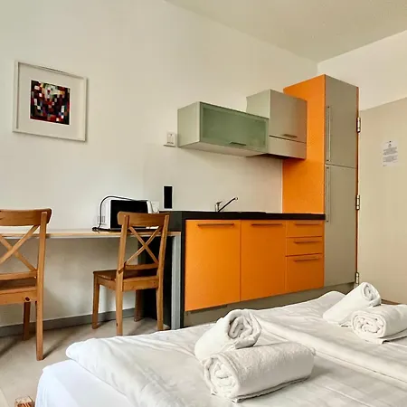 By Lr - Self Check In Apartmanhotel *